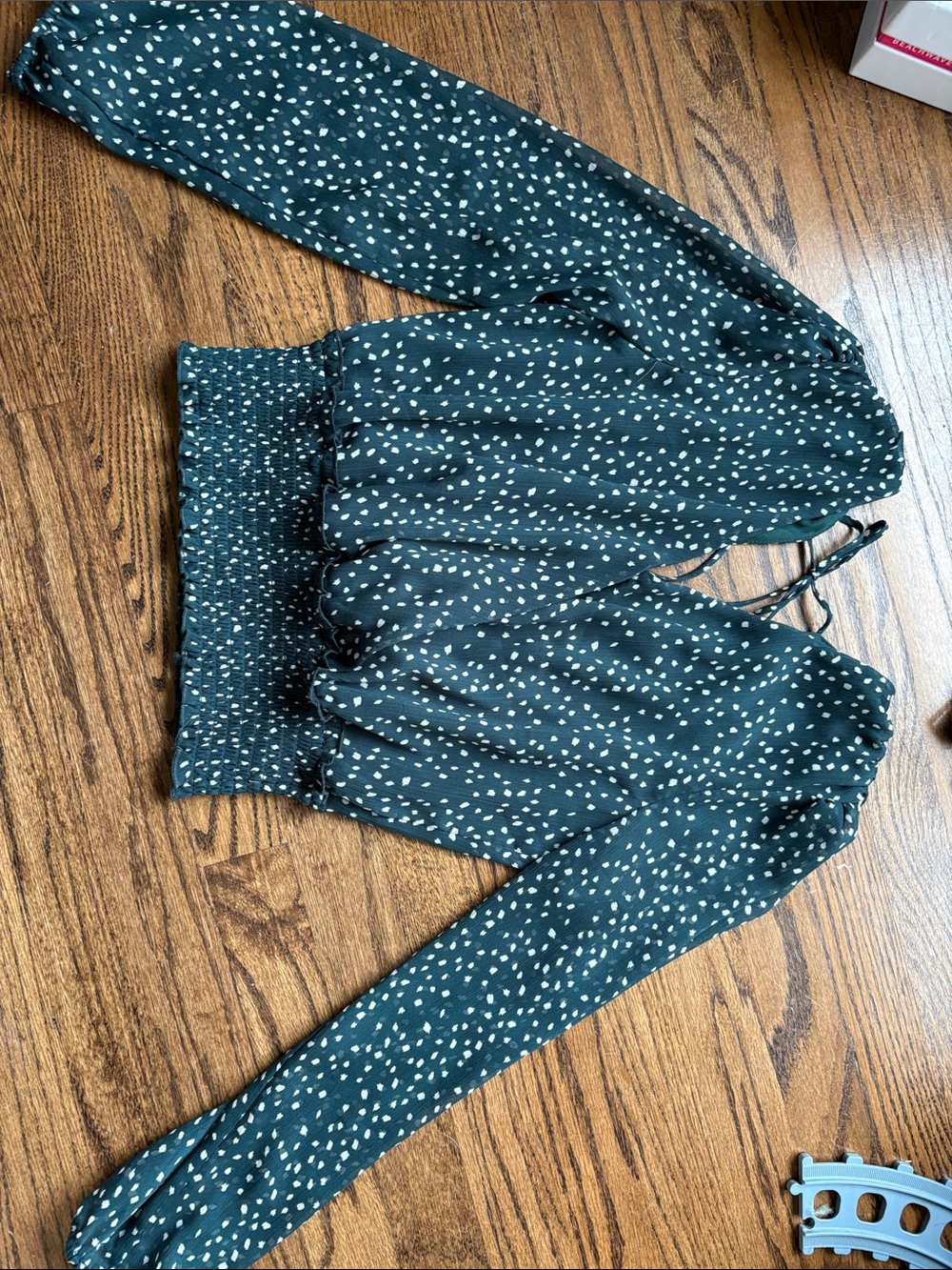Green and White Patterned Long Sleeve V-Neck Top